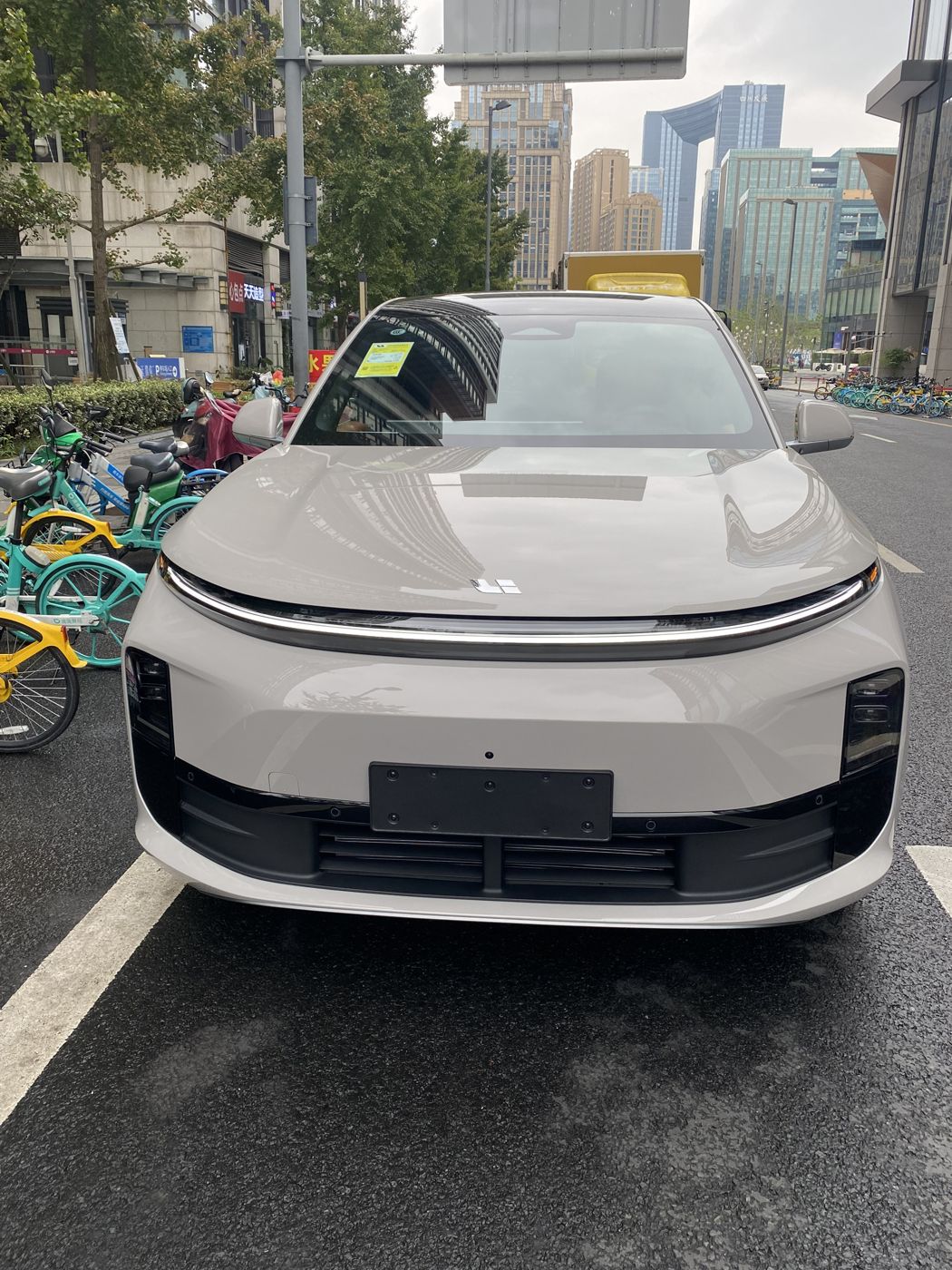 亚星yaxin868 MEGA 高压纯电 MPV